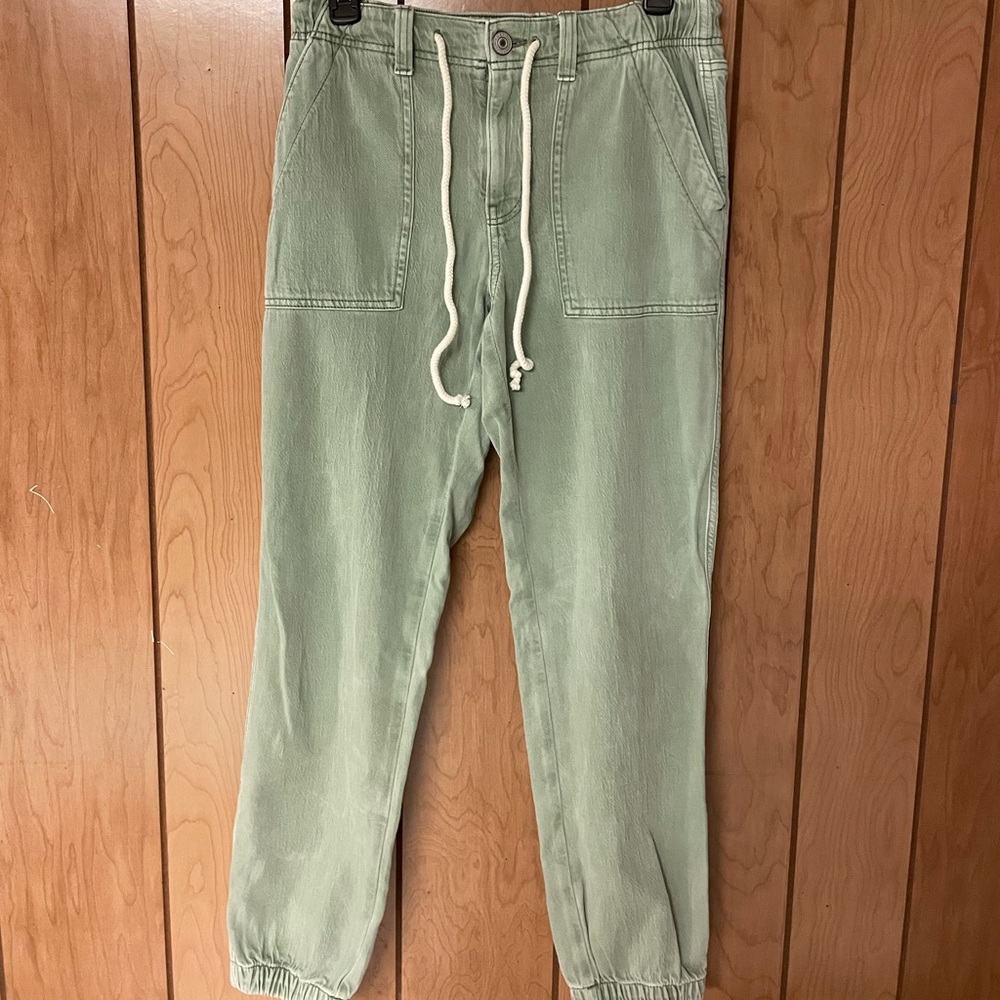 American Eagle green jogger jeans (S) women’s